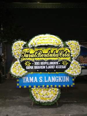 Papan Bunga Duka di Girian
